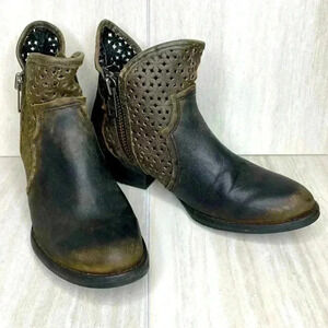 Circle G Distressed Cut Out Leather Side Zip Booties Woman’s Size 9